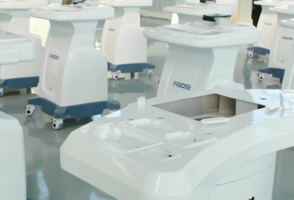 悟空体育车间进行中医体质辨识仪调试