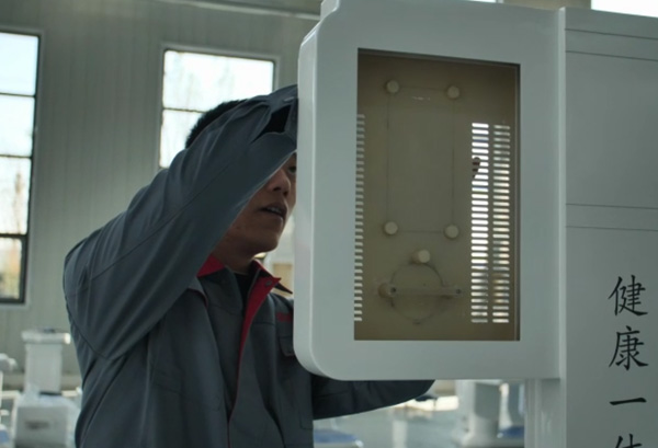 健康一体机工程师安装调试