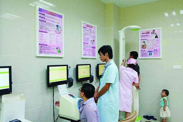 健康小屋专家提醒老年人不要睡前喝两盅